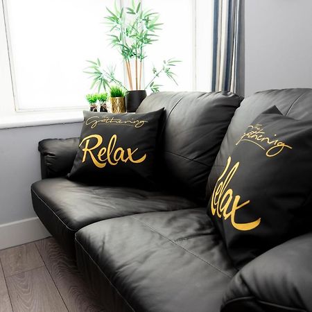 Wrexham Central Stay - Apartment Six ภายนอก รูปภาพ