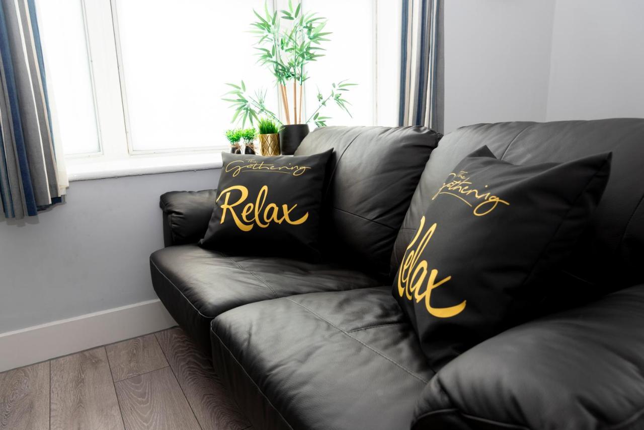 Wrexham Central Stay - Apartment Six ภายนอก รูปภาพ