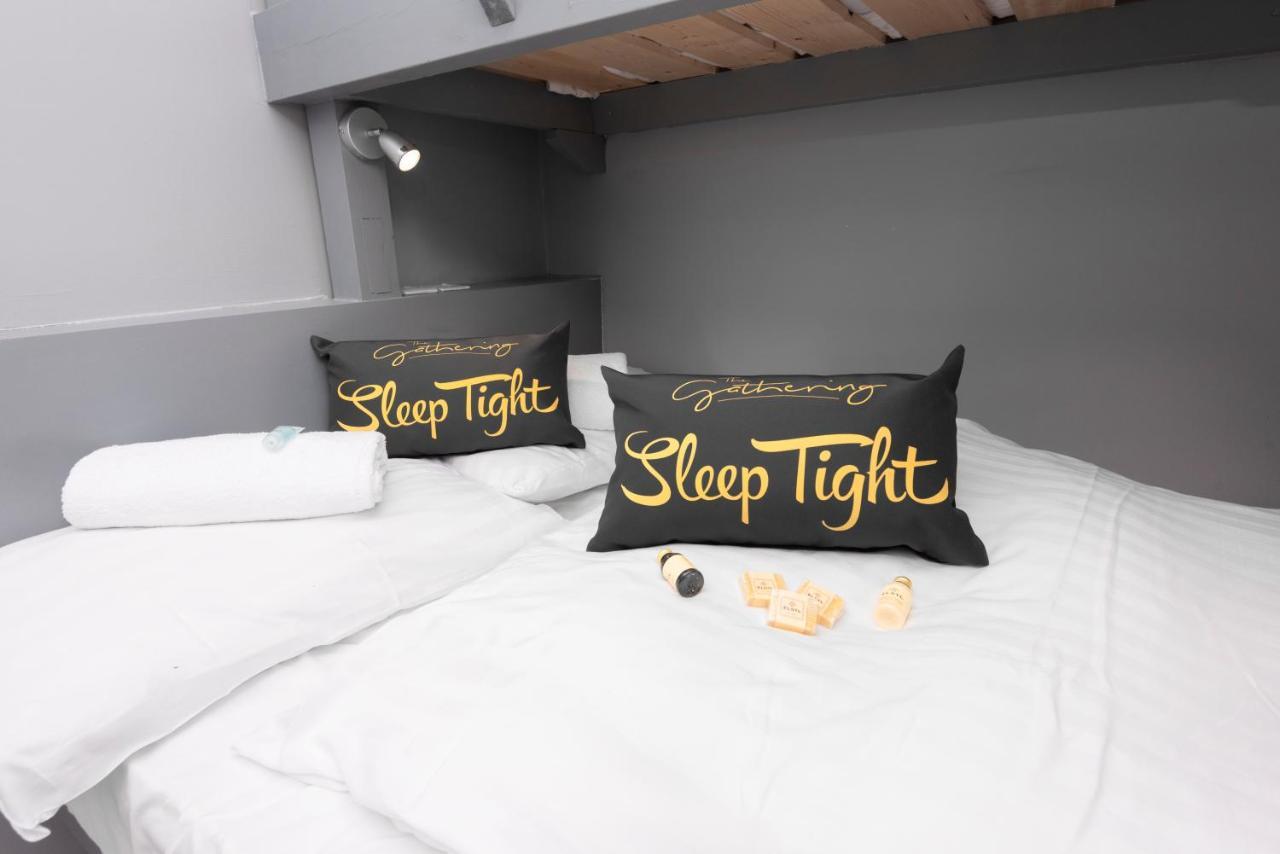 Wrexham Central Stay - Apartment Six ภายนอก รูปภาพ